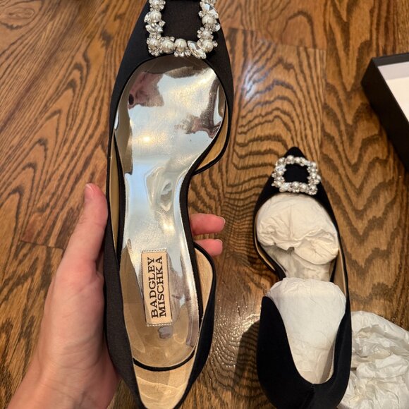 Badgley Mischka Womens Sz 1 Cher Crystal Buckle Pumps Black Satin Stilettos Glam - Picture 10 of 16